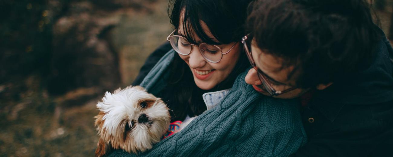 Tener un perro ayuda a conocer mejor a la pareja. Foto: Pixabay