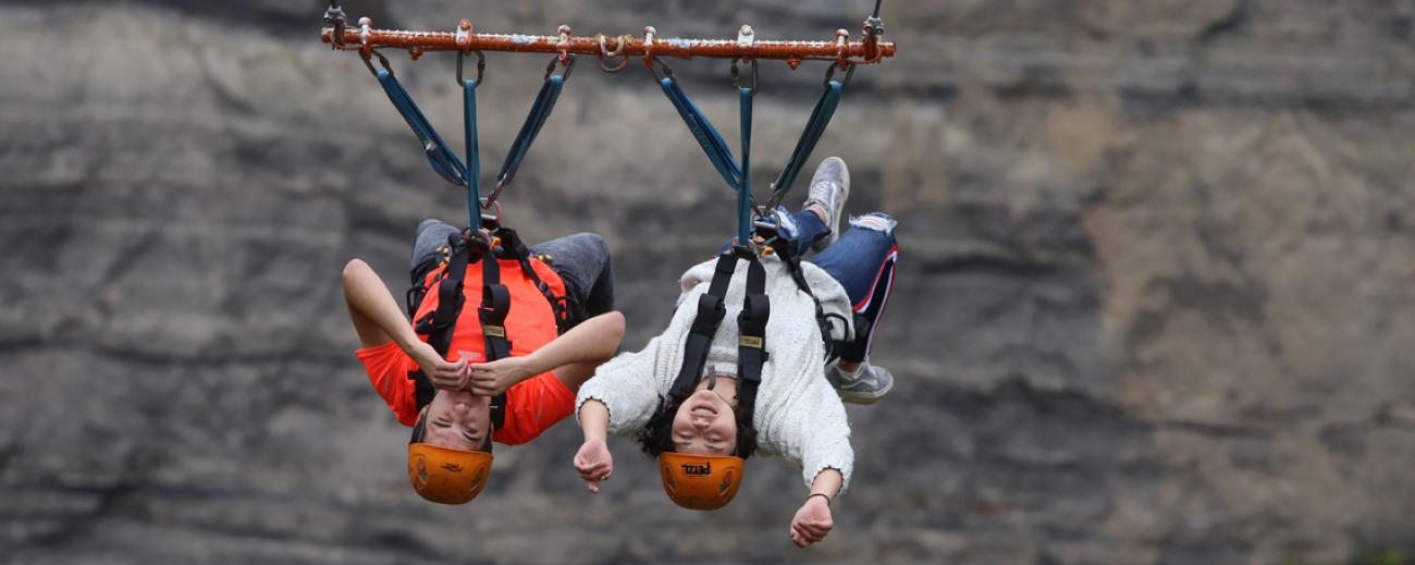 La caída de halcón es un salto libre  de 30 metros, sostenidos por arneses, para disfrutar la vista. Foto: Vicente Costales / FAMILIA