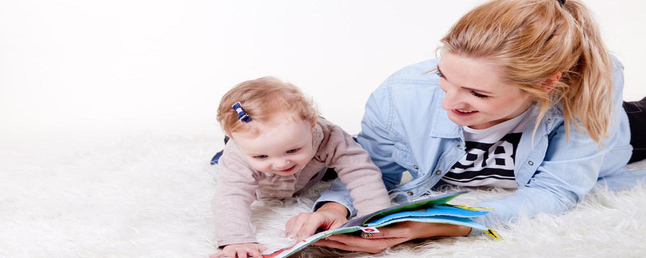 Los niños pueden desarrollar un amplio vocabulario con la lectura diaria y el acompañamiento de los padres. Foto: Pixabay