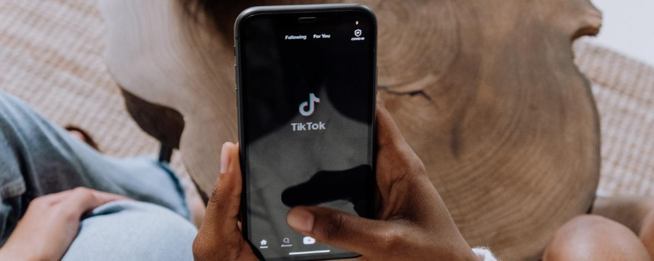 TikTok se está convirtiendo  cada vez más en un catálogo con amplios contenidos educativos tanto para jóvenes como adultos. Foto: Pexels
