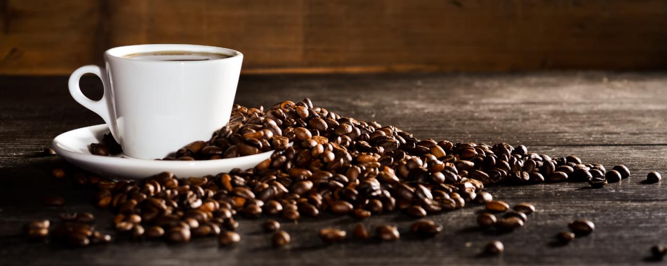 El café reduce los niveles de colesterol en la sangre, siempre en combinación con una dieta balanceada. Foto: Freepik