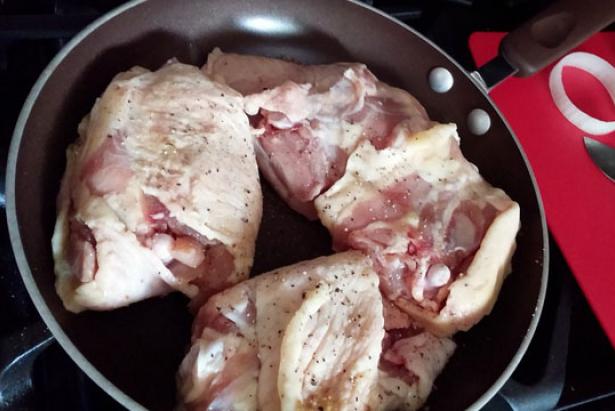 Se debe cocinar adecuadamente la carne para evitar la contaminación con bacterias. Foto: Pixabay