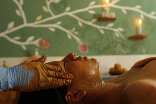 Masajes, reflexología, tratamientos faciales con aceites esenciales y caminatas por senderos naturales, son algunas de las ofertas de spa en Ecuador para las personas de la tercera edad. Foto: Cortesía Aguasanta de Chachimbiro