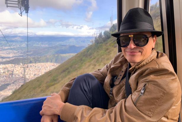 Durante sus vacaciones en la capital ecuatoriana también realizó una visita al Teleférico. Foto: Cortesía Flash Music