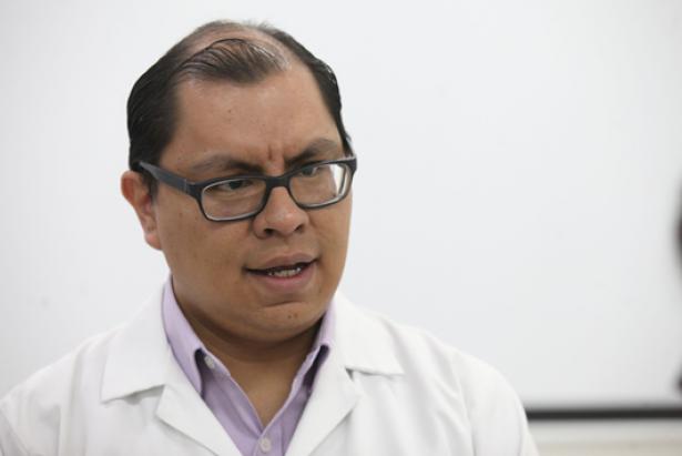 Dr. José Sánchez. Docente de microbiología e infectología de la UTE. Foto: Julio Estrella / FAMILIA
