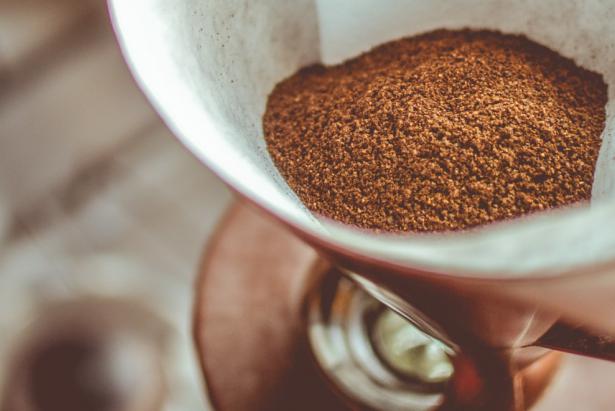 El V60 es un método de extracción por goteo que resulta en un café más ligero y limpio en boca. Foto: Pexels