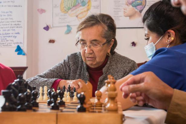 El ajedrez le ayuda a Ana Rosa Moreno a mantener la atención.
