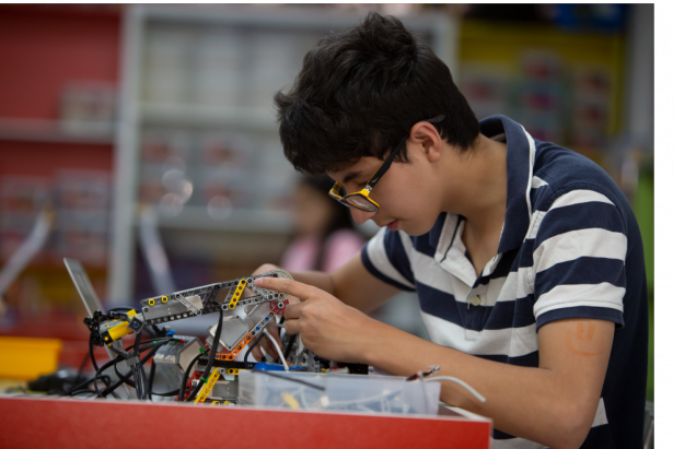 Cada chico elige el proyecto en el que quiere trabajar. En los más complicados se demoran varios meses. Foto: Diego Pallero/FAMILIA