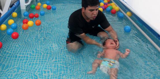 En Baby Splash se realizan sesiones de estimulación acuática personalizadas. Fotos: Julio Estrella. Teléfono:  451 6451 /  096 121 0002