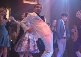 Rowan Atkinson en una escena de baile de la última película ‘Johnny English: De nuevo en acción'. Foto: IMDb