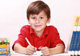 Para que los niños mejoren sus notas es importante trabajar junto a los maestros. Foto: Pixabay