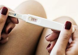 Las pruebas de embarazo pueden detectar la hormona gonadotropina coriónica humana, que se produce cuando existe un embarazo.