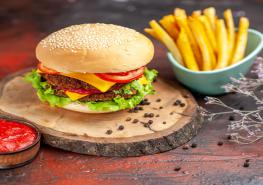 Las hamburguesas de lentejas son adecuadas para un refrigerio o reunión familiar. Foto: Freepick