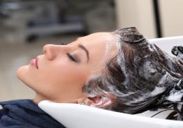 Para hidratar el cabello se deben realizar tratamientos dos veces por semana. Foto: FREEPICK