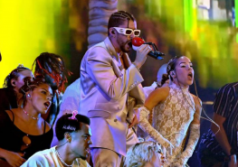 Bad Bunny interpretó su canción ‘Tití me preguntó’ en los MTV VMAs 2022. Foto tomada de El Universo.